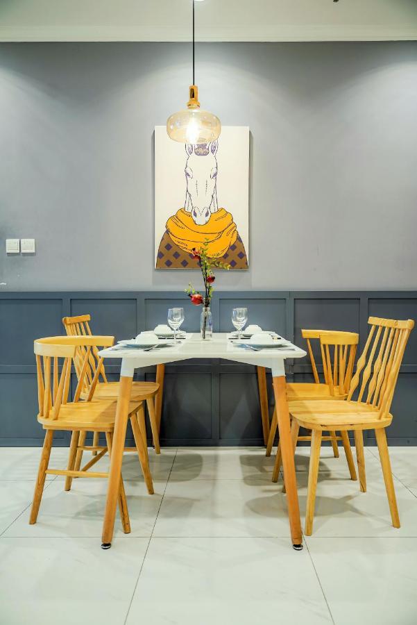 Moxy Hcmc Aparts - Vinhomes Central Park, Ice Rink ホーチミン市 エクステリア 写真